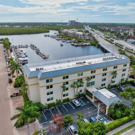 Bayfront Inn 5th Avenue