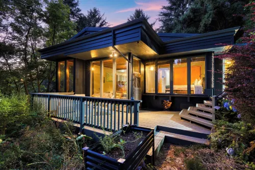 Sunset House by AvantStay