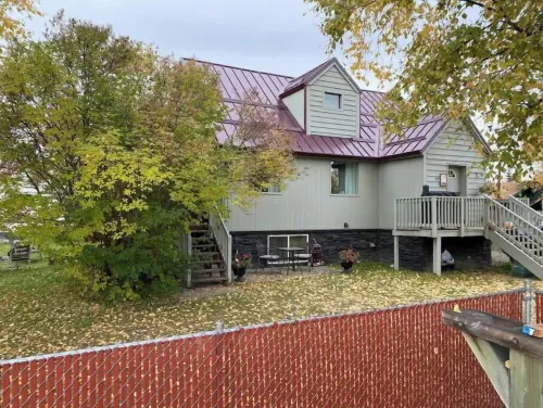 The Farmhouse - Clean, Comfortable, and Affordable!