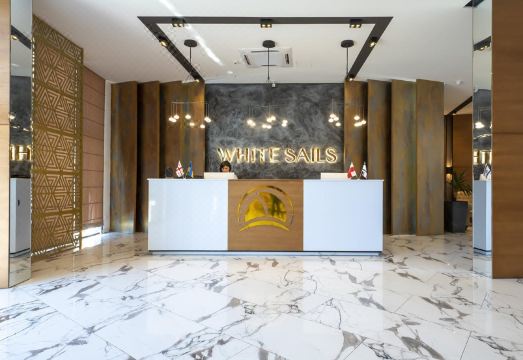 화이트 세일스 레지덴셜 호텔