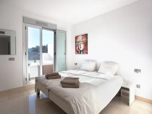 Sunny Terrace Apartment