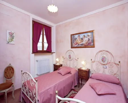 Cottage in Tuscany with Pool & Olive Groves Hotels in Lucignano