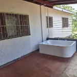 Healing 3-Bed Retreat - Sleeps 3 Hot Tub & Pool Hotels in Dumbarton