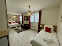 Les Trois cèdres Hotels in Virson