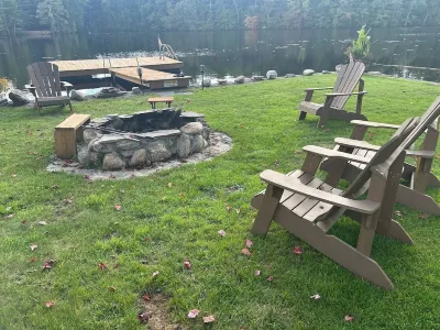 Beautiful Lakehouse getaway. Something for everyone for all seasons Hotels near Summer Villa