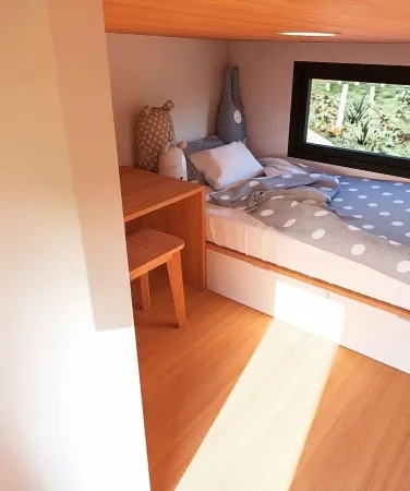 Small, clean, 1-bedroom house.  2 blocks from Theda Care Medical Center.