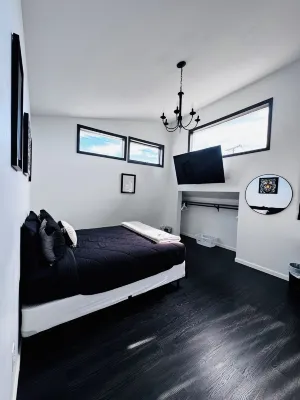 Your One Of A Kind Suite with WiFi, AC in welcoming Terre Haute