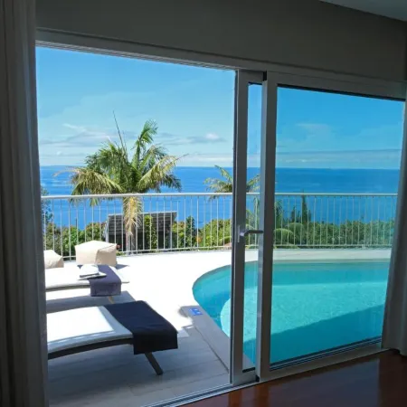 Fuga para o mar com piscina privada