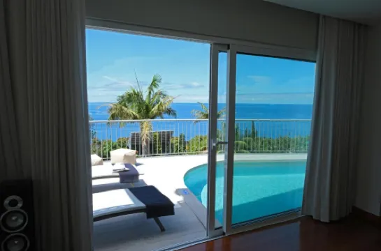 Fuga para o mar com piscina privada