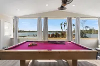 Luxury Hideaway - Lakefront - Mini Golf, Pool + More! Hotels in Seffner