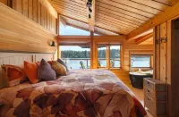 Your Cozy Seaside Sanctuary & Private Spa Getaway – 5 Min to Town!