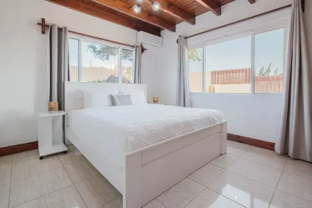 5 Bedroom Villa With Amazing View of Aruba Nature