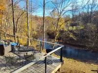 The Rockfish River Cabin,Private,River Sounds, Stunning Views! 10 Min to Rt 151!