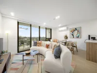 Sleek Inner-City 2-Bed with Swimming Pool & BBQ - 3-Sterne
