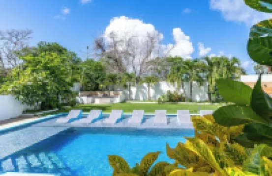 自然泳池別墅，適合家庭入住