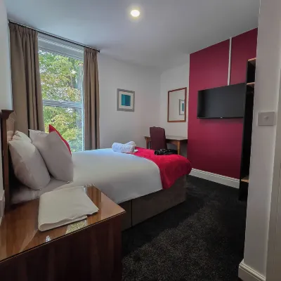 Hullywood Rooms Hotels near Connexin Live, Hull