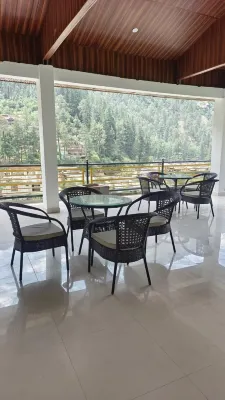 Shesh Besh Guest House & Restaurant - Pensionat