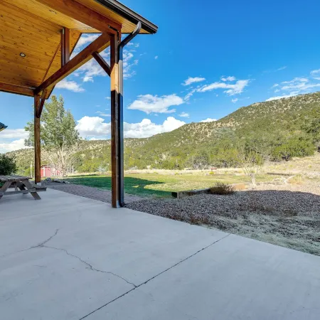 Nat'l Forest Access & Mtn Views: Family Eagar Home