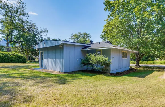 步行至派恩山市中心常青小屋”