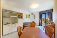 Charming Rina Sea Apartments 1 Bedroom Central Air-Con & WiFi sleeps 4 persons - Apartments