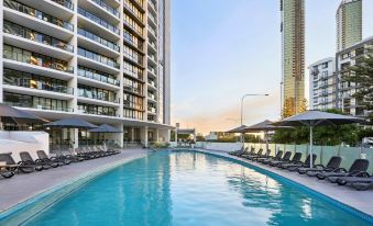 Ocean View 3-Bed with Gym, Pool, Sauna & Parking