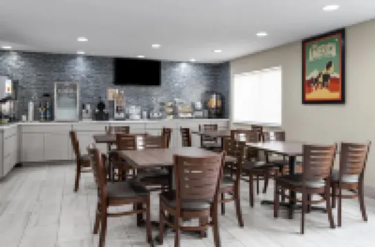 Travelodge by Wyndham Fargo West Acres