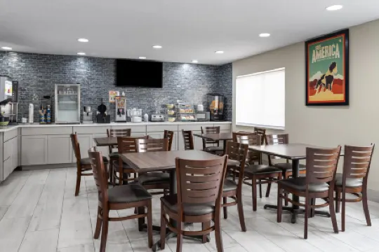 Travelodge by Wyndham Fargo West Acres