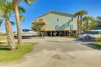 Water View Dauphin Island Condo w/ Boat Slips - balcony