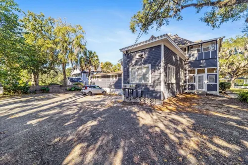 Victorian Manor: Downtown Apt, near Silver Springs & Fort King Historic Park