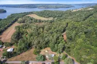 Peaceful Cabin Home-Minutes from Guntersville City Harbor and Boat Launches