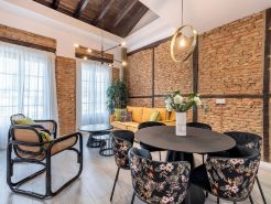Apartamentos Puerta Elvira Suites 3000