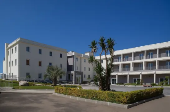 Hotiday 波佐利 鄰近Royal Garden的酒店