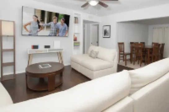 Fun 3bed/2Bath home with pool