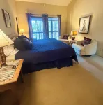 Beautiful, Huge Home on Golf Course and close to Ski Resort. Recently Renovated!