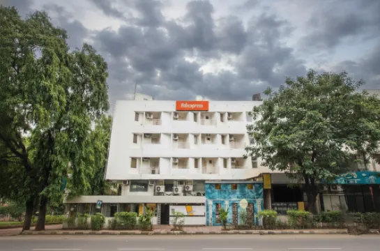 FabHotel Kalyan