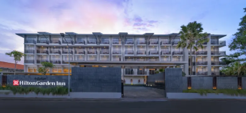 Hilton Garden Inn Bali Nusa Dua Отели рядом с достопримечательностью «Пляж Саванган»
