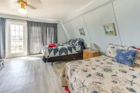 Ocean Access and BBQ Pit Surfside Beach Family Home - Pet friendly