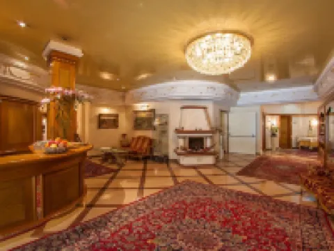 シティホテル ゴルデナー アドラー B&B キウーザのホテル