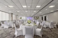 Holiday Inn & Suites OVERLAND PARK-WEST by IHG - 駐車場