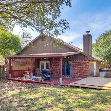 Private Pool & Hot Tub: Dog-friendly Live Oak Home