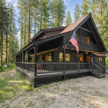 Thyme Out 2 Bedroom Home by NW Comfy Cabins by RedAwning