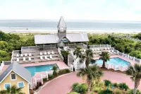 Luxury Cottage With Pools & Multiple Decks, 1/2 Block to Beach - 3-Star