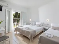 Bella Vista Beach Hotel Hotel berhampiran Pantai Messonghi