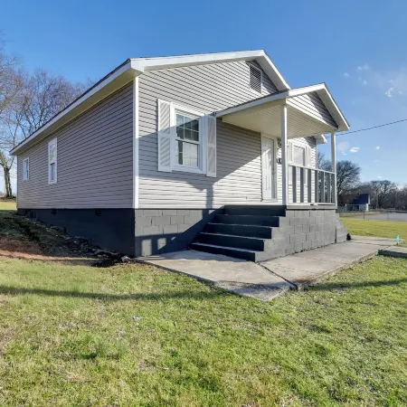 Walkable Hopkinsville Home w/ Yard!