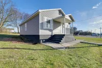 Walkable Hopkinsville Home w/ Yard! - 3-Star