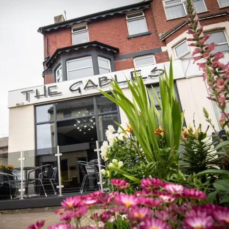 Cherish Lewis Hotel Blackpool- 2 Min to Beach- Smart Lock- Fast WiFi