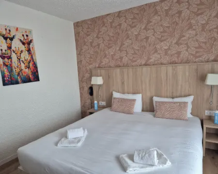 Cit'Hôtel le Quai 9 Hotels in Challans