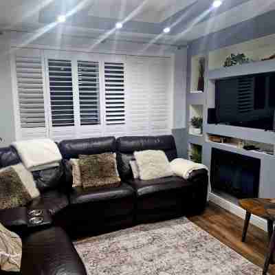 3 bed house, sleeps 5, near airport and town, outside parking free Others