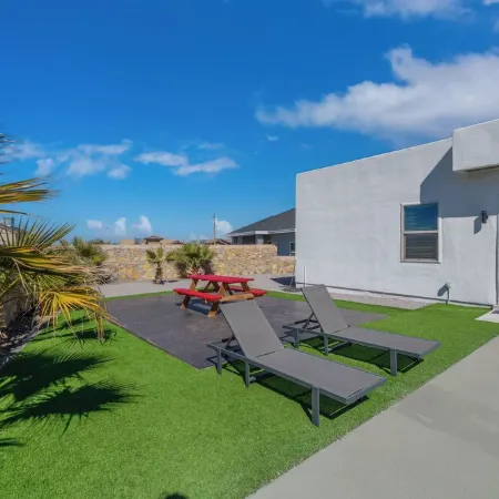 Miami Style Pool House 4 Bed 3.5 Bath