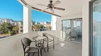 Emerald Lagoon by Avantstay Bright Condo + Pool + Pier + Tennis Access Walk to Beach + Dining